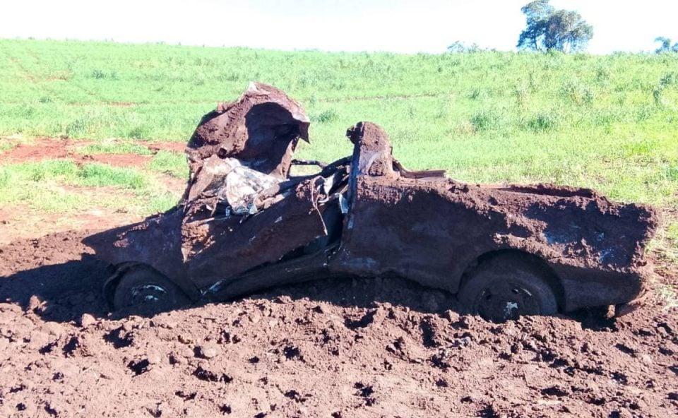 Caminhonete é encontrada enterrada durante obras da prefeitura no Paraná e levanta mistério